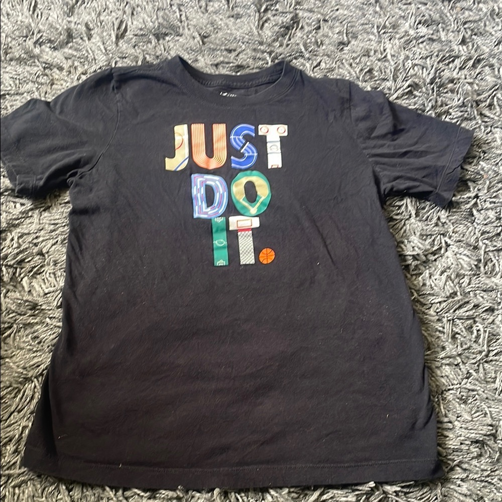 Nike Kids Black Graphic T-Shirt size XL